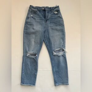 American Eagle Curvy Mom Jeans Size 4 Short | Distressed Light Wash